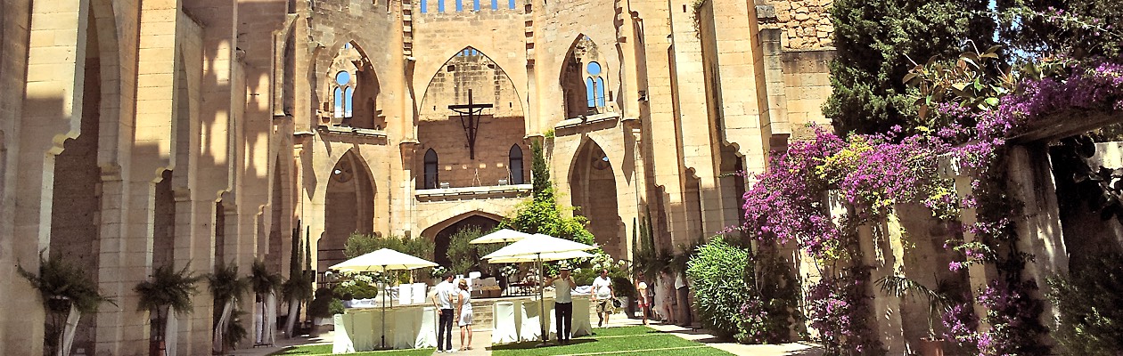 FRESH Party, Soul & Motown Band Mallorca mit Gospel Chor in der Iglesia Nova in Son Servera zu einer Zeremonie