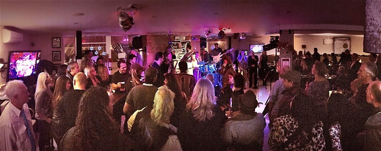 rhythm and blues singer at Jam session of FRESH Party, Soul and Motown Live Music Band Majorca